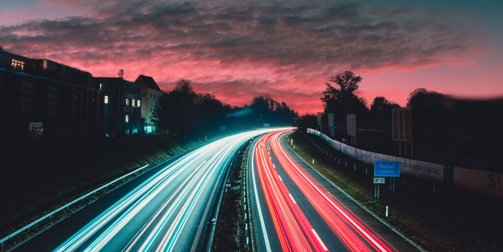 Highway bei Nacht