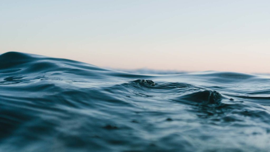 Meere mit leichter Welle