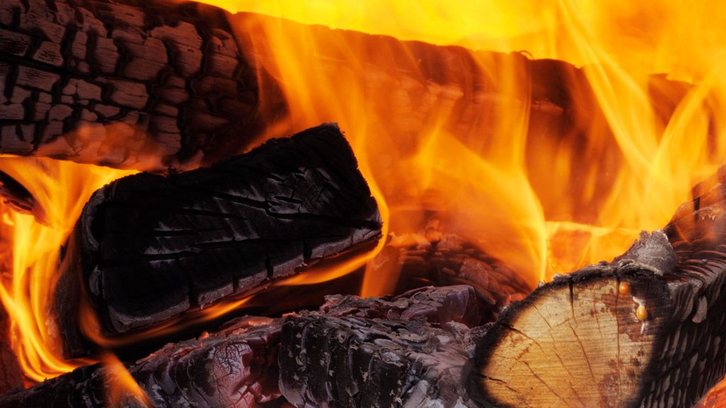 Brennendes Holz
