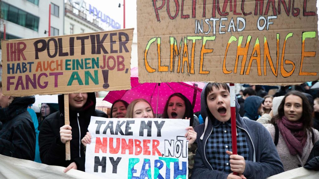 Jugendliche bei Fridays for future.