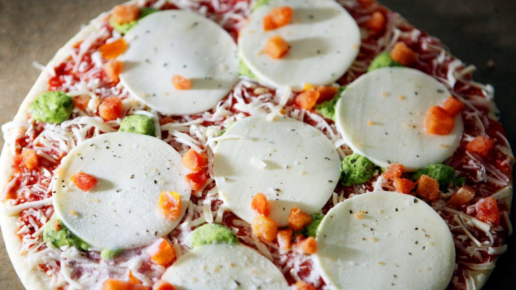 unaufgetaute Tiefkühlpizza