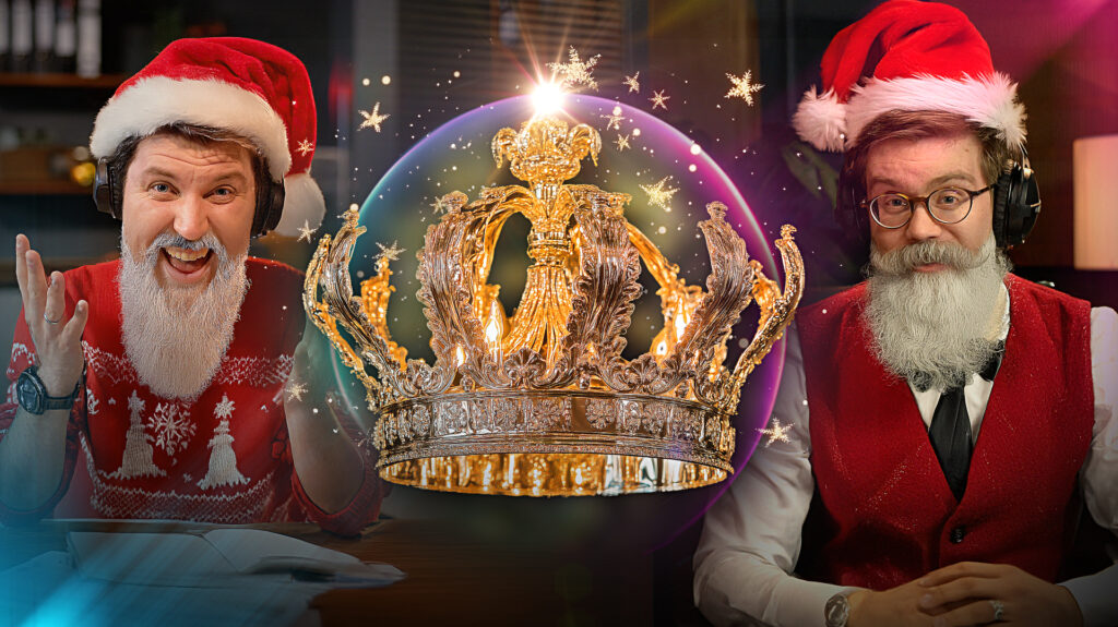 Links und rechts Jonathan und Max als Weihnachtsmänner verkleidet. In der Mitte eine Krone.