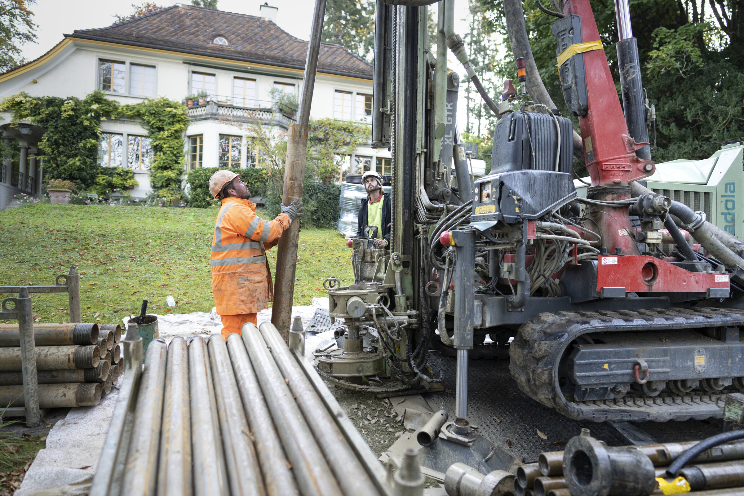 SCHWEIZ ZUERICH INSTALLATION WAERMEPUMPE Deinstallation einer Ölheizung und anschließende Vorbereitungsarbeiten der Installation einer Erdwärmepumpe