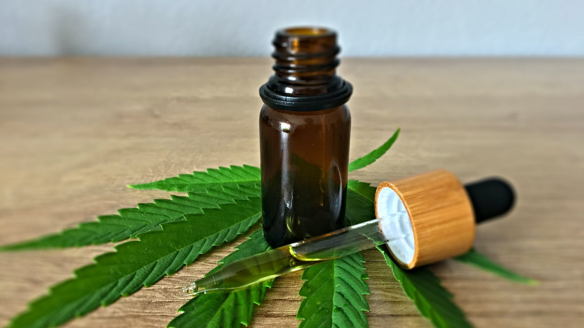 CBD Öl Flasche mit CBD Öl
